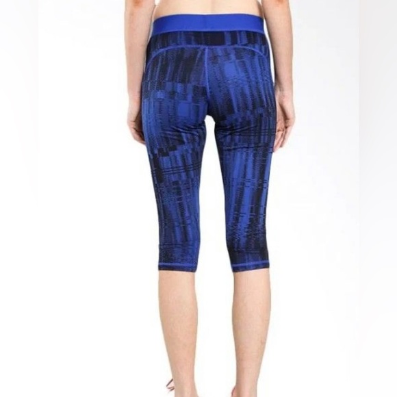 Adidas techfit crop Capri legging size M - Picture 3 of 5